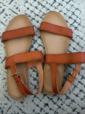 Old Navy Classic Two-Strap Women's Sandals in Cognac